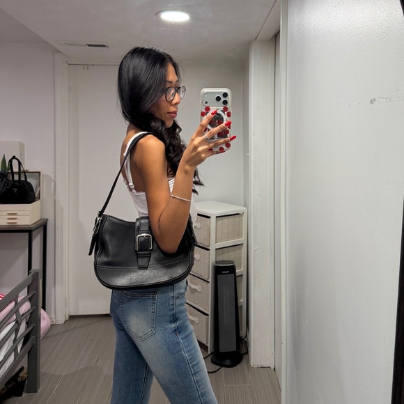 Coach Hampton Buckle SoHo
Shoulder - Picture 2 of 9